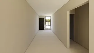 Corredor interno de uma residência em Lajeado, Brasil.