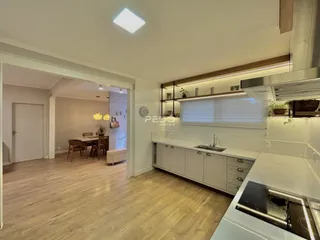 Vista da cozinha e sala de jantar de um imóvel em Lajeado, Brasil.