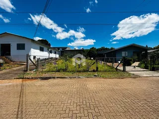 Vista externa de uma propriedade em Lajeado, Brasil, mostrando os fundos e cercas.