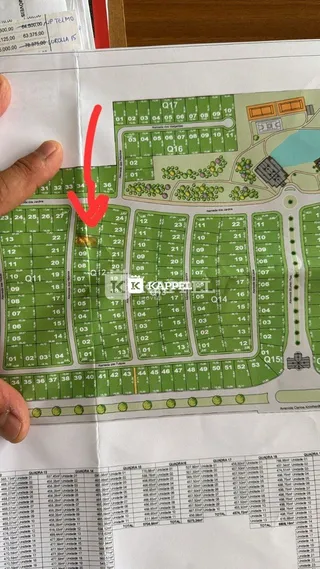 Planta baixa detalhada de um imóvel em Lajeado, mostrando a distribuição das unidades e áreas externas.