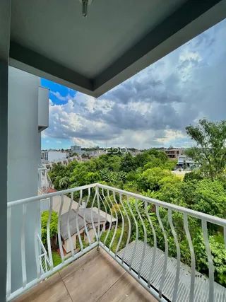 Vista da varanda com paisagem verde de Lajeado.