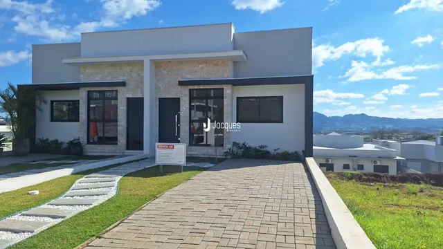 Casa geminada com 2 dormitórios