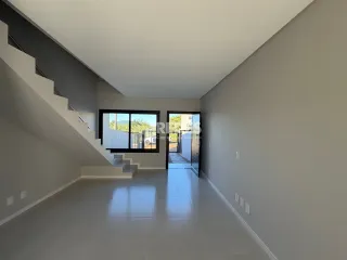 Corredor interno de uma residência em Lajeado, Brasil.