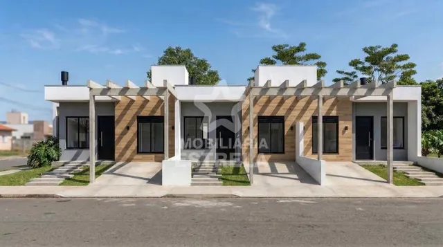 Casa geminada com 2 dormitórios