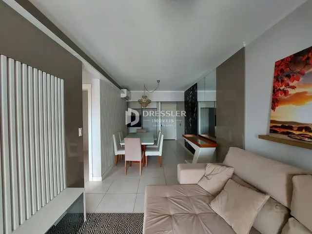 Sala de estar e jantar de um imóvel em Lajeado, Brasil.