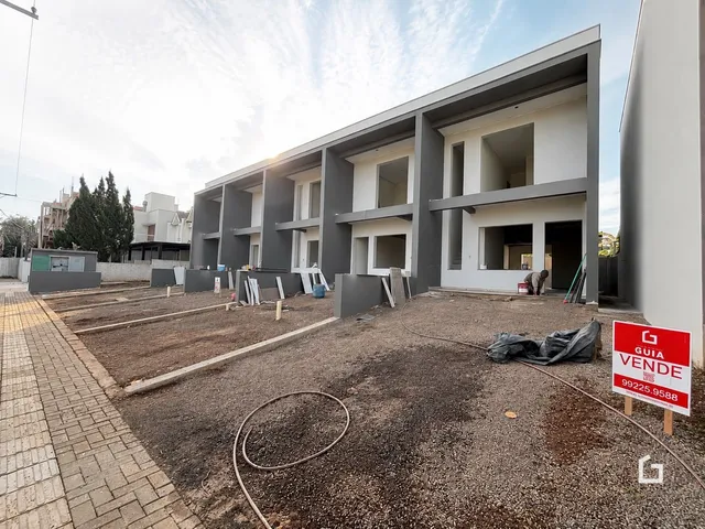 Fachada de uma casa em construção na Lajeado, Brasil.