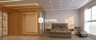 Quarto moderno com cama grande e iluminação embutida em ambiente residencial.