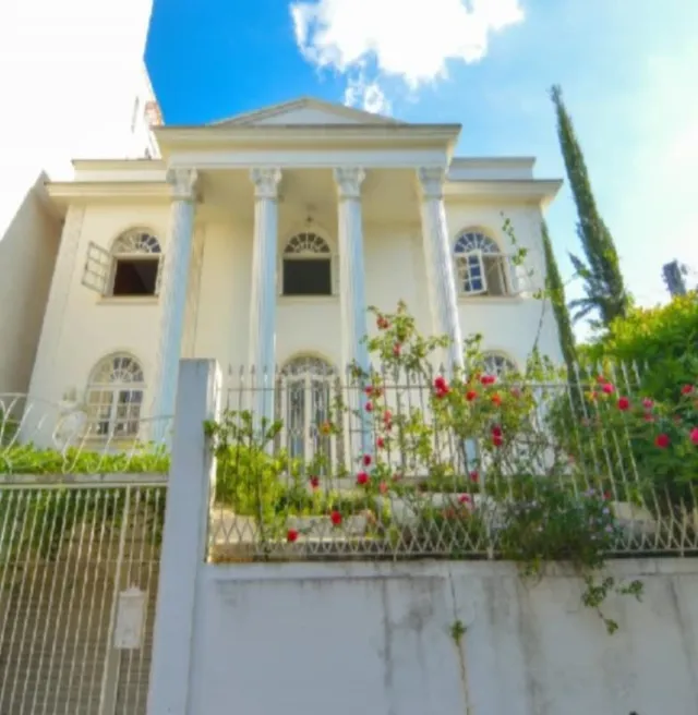 Casa com 5 dormitórios
