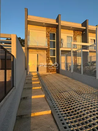 Fachada de uma residência moderna em Lajeado, Brasil.