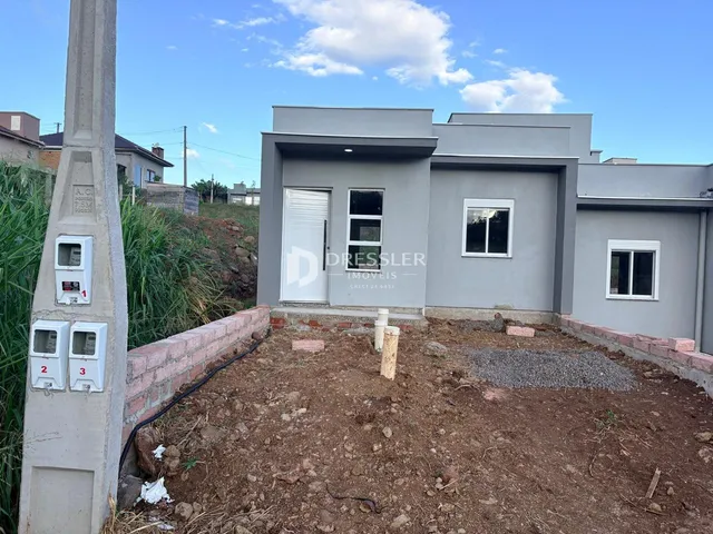 Casa geminada com 2 dormitórios