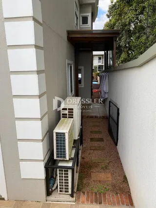 Fachada lateral de uma residência em Lajeado, Brasil.