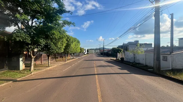 Vista de uma rua residencial em Lajeado, Brasil.