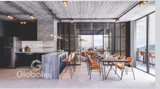 Ambiente moderno com cozinha e área de jantar em Lajeado.