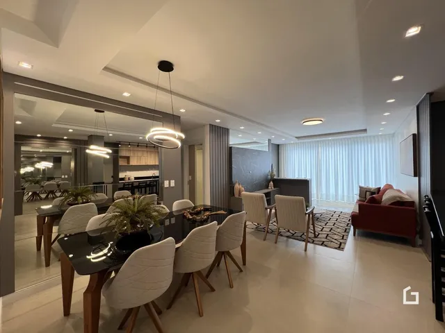 Sala de jantar e estar com pé direito alto em imóvel no Lajeado.