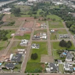 Vista aérea de um terreno aberto em Lajeado, Brasil.