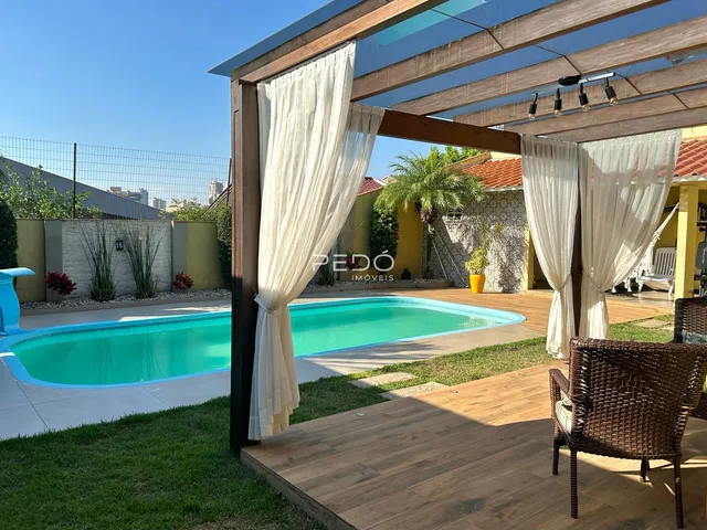 Casa com 4 dormitórios
