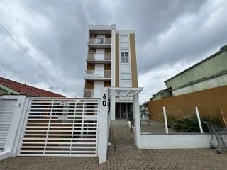 Fachada de um prédio residencial de vários andares em Lajeado, Brasil.
