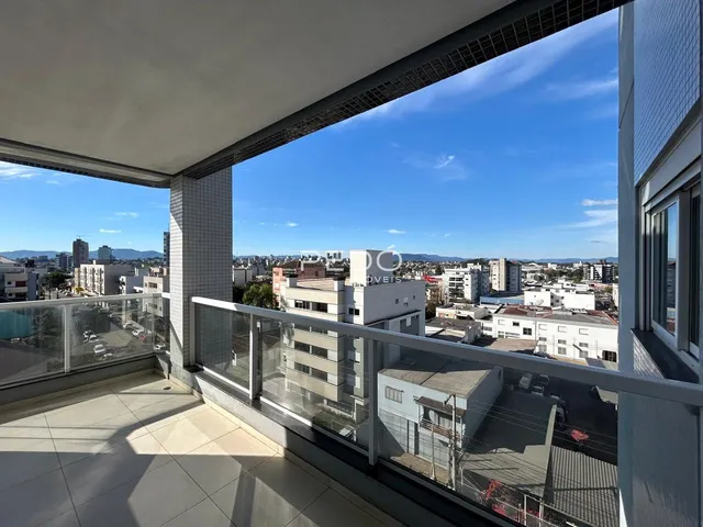 Vista da varanda de um imóvel em Lajeado, Brasil, com vista para a cidade.