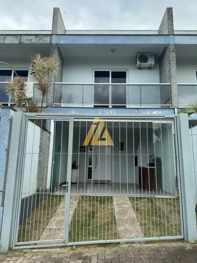 Sobrado com 2 dormitórios
