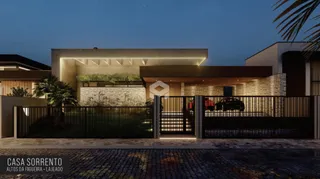 Fachada de uma casa em Lajeado, Brasil, com portão e cerca.