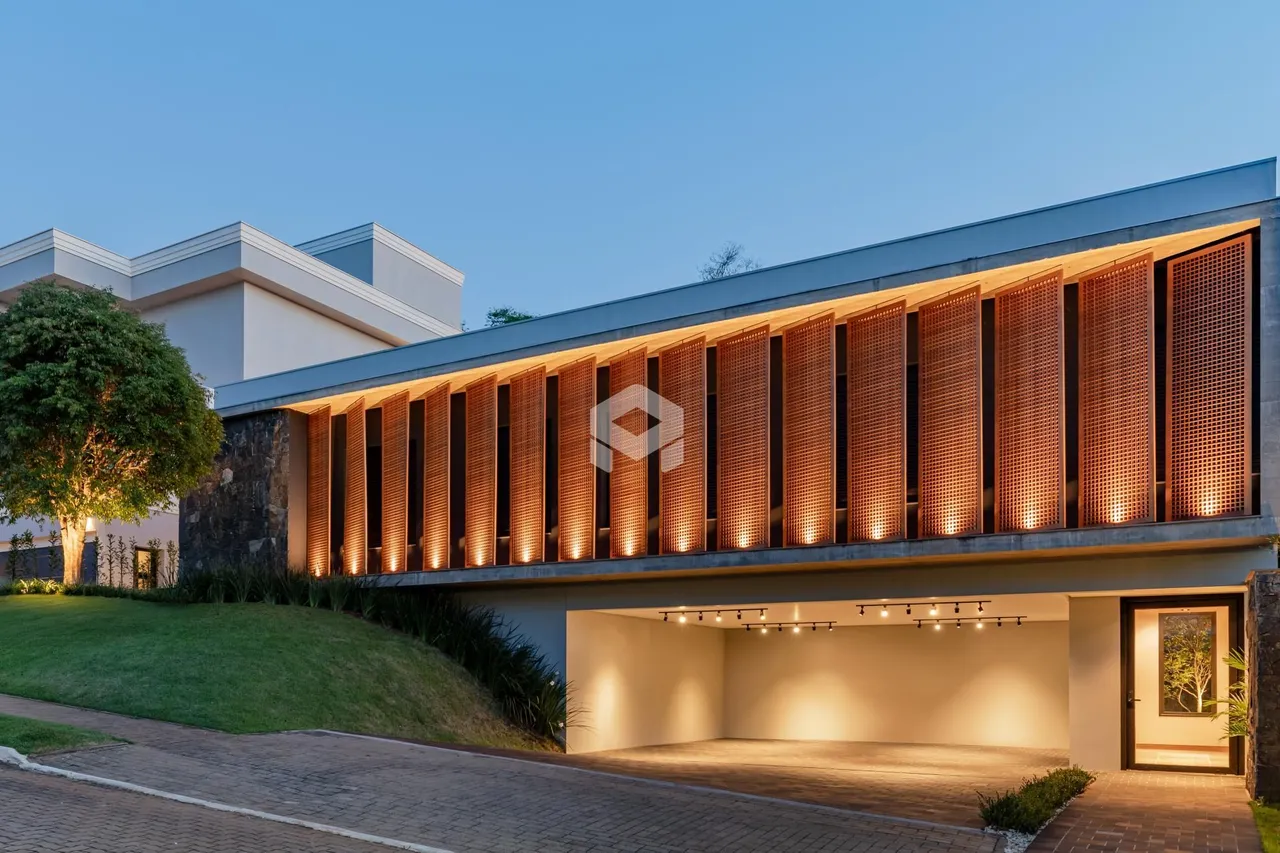 Casa com 4 dormitórios, foto 1