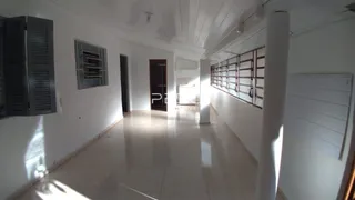 Corredor interno de um apartamento em Lajeado, Brasil.