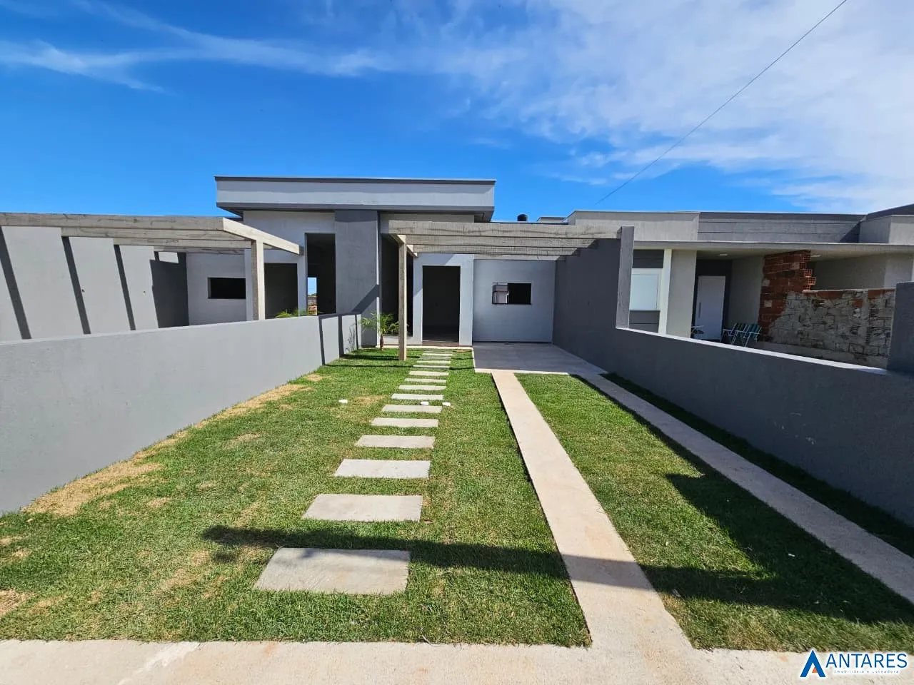 Casa geminada com 2 dormitórios, foto 1
