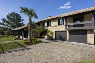 Casa com 4 dormitórios, foto 1