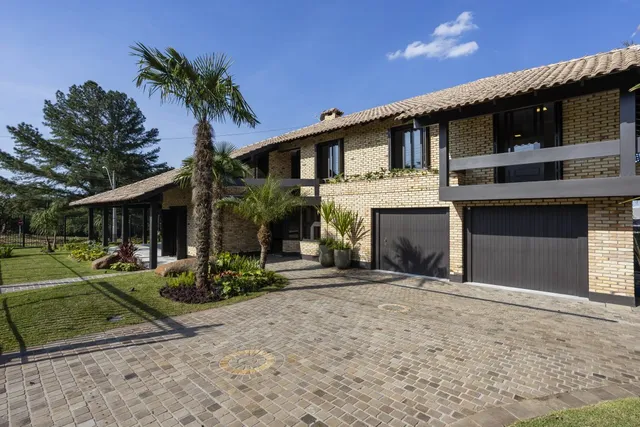 Casa com 4 dormitórios