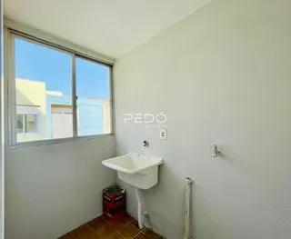 Foto de um ambiente interno com janela e pia em um imóvel.