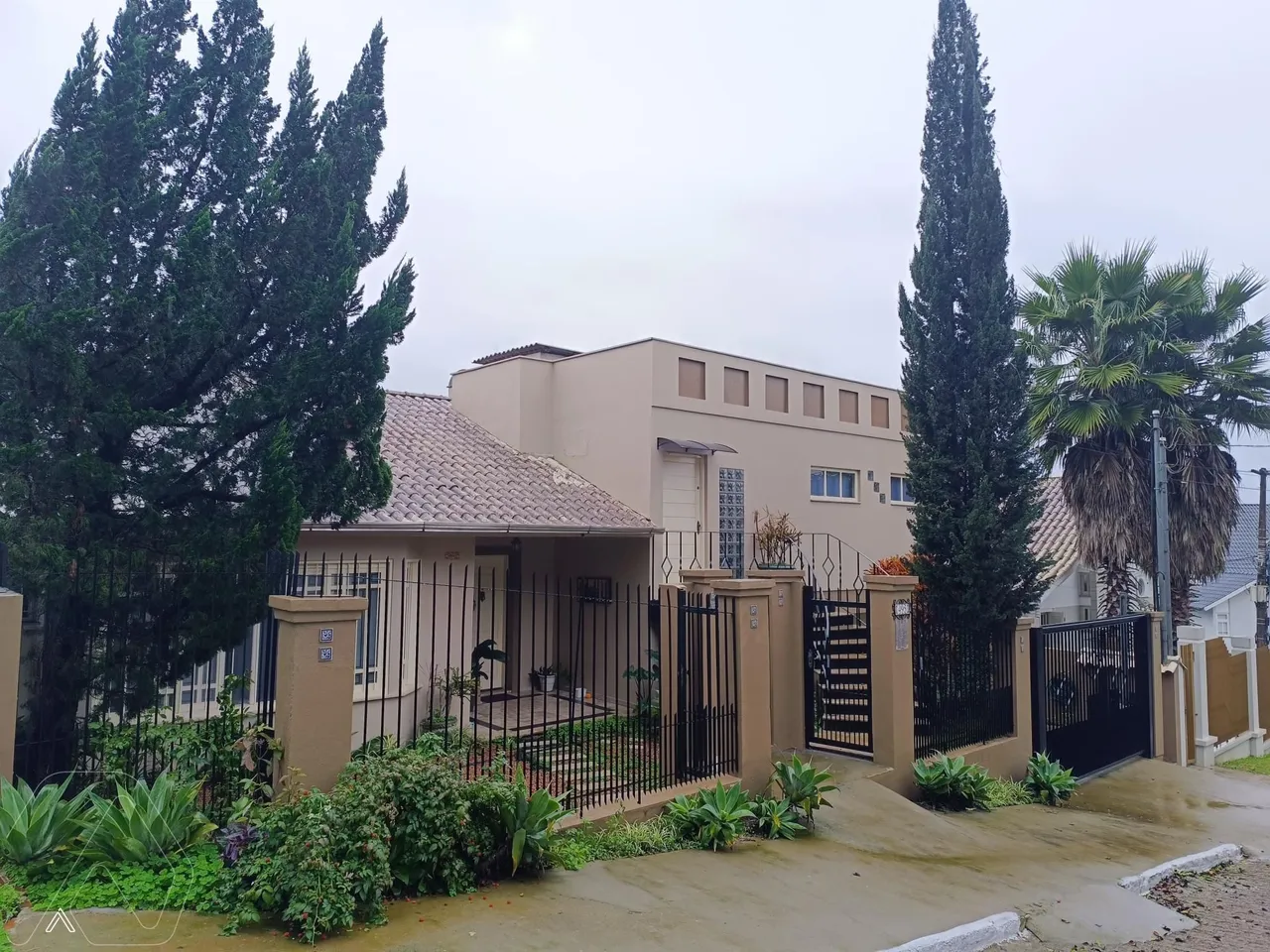 Casa com 5 dormitórios, foto 1