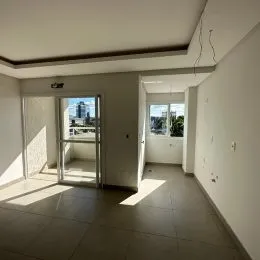 Foto do corredor interno de uma propriedade residencial.