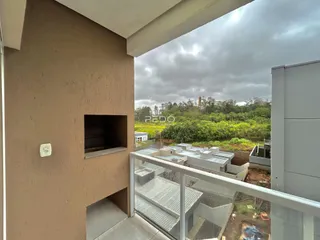 Vista da fachada de uma residência em Lajeado, Brasil, com vista para a vegetação.
