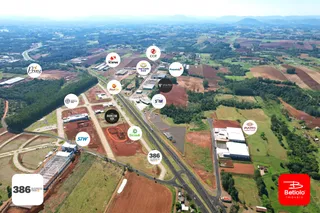 Vista aérea de uma área rural e industrial no Lajeado, Brasil.