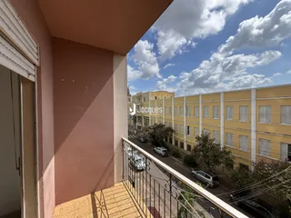 Vista da fachada de um prédio residencial em Lajeado, Brasil.