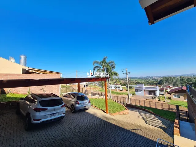 Vista externa de uma propriedade em Lajeado, Brasil, mostrando o quintal e a área de acesso.