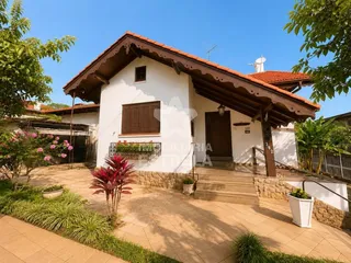 Casa com 4 dormitórios, foto 1