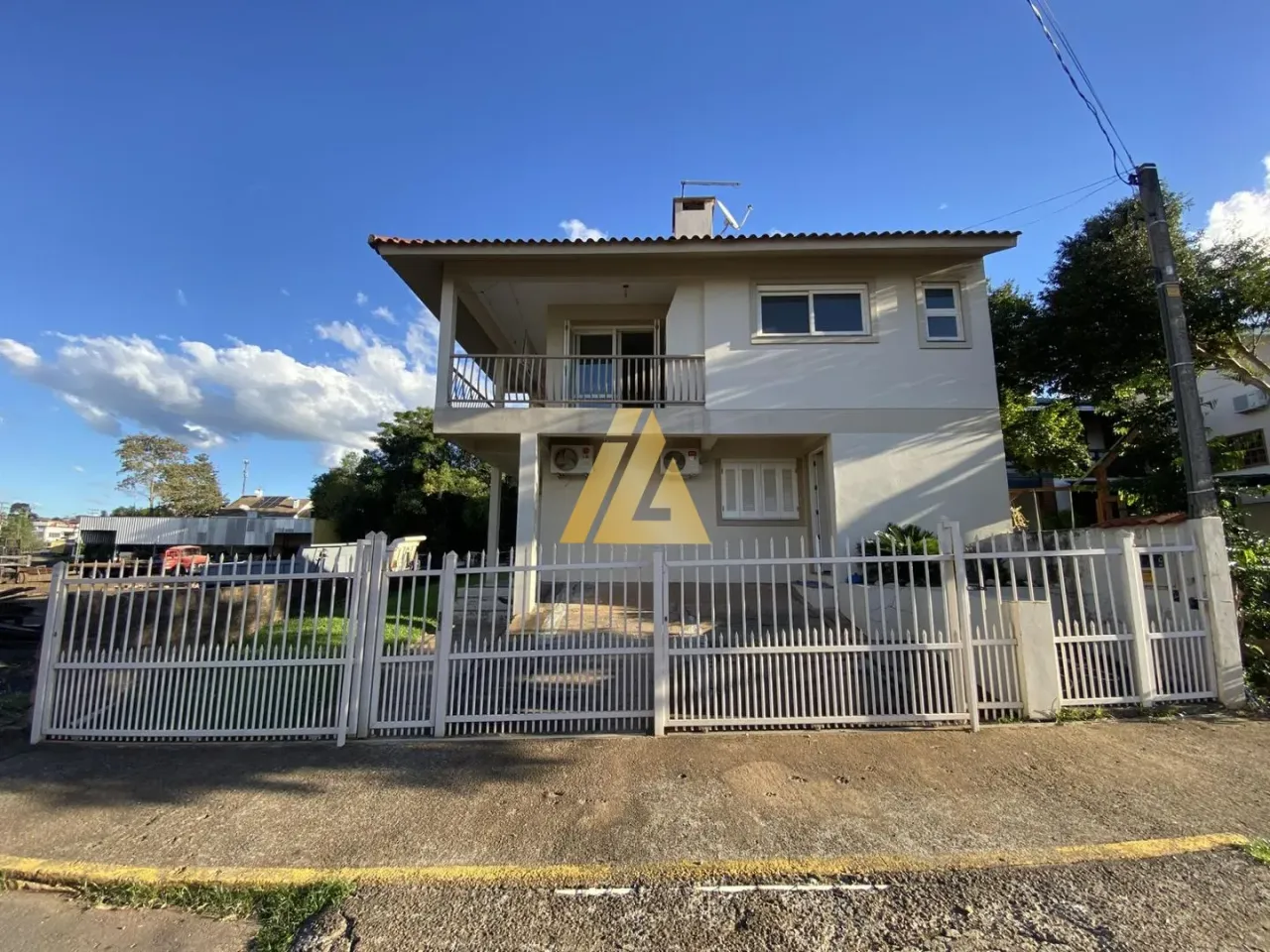 Casa com 5 dormitórios, foto 1