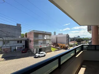 Vista da rua com edifícios residenciais em Lajeado, Brasil.