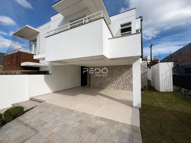 Fachada moderna de uma residência em Lajeado, Brasil.