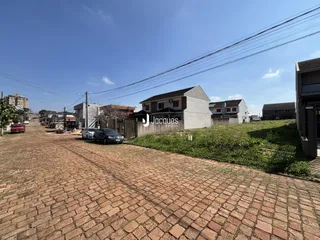 Vista da rua com casas em Lajeado, Brasil.