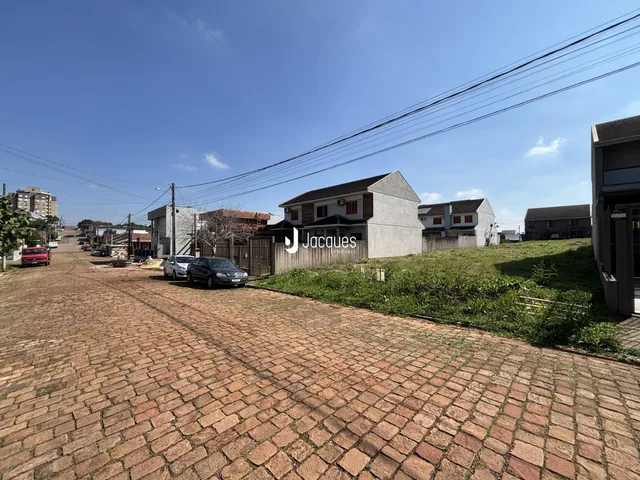 Vista da rua com casas em Lajeado, Brasil.
