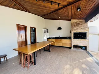 Foto da área social e cozinha de uma residência em Lajeado.