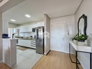 Vista de uma cozinha moderna em um apartamento em Lajeado, Brasil.