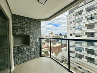Varanda com vista para o horizonte da cidade de Lajeado.