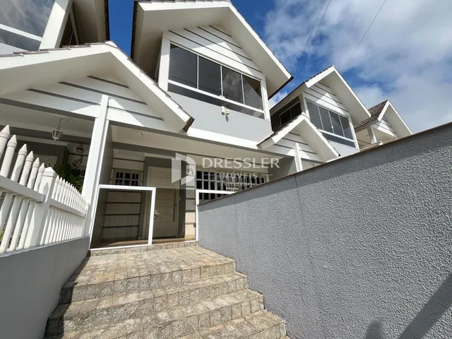 Fachada moderna de uma residência em Lajeado, Brasil.