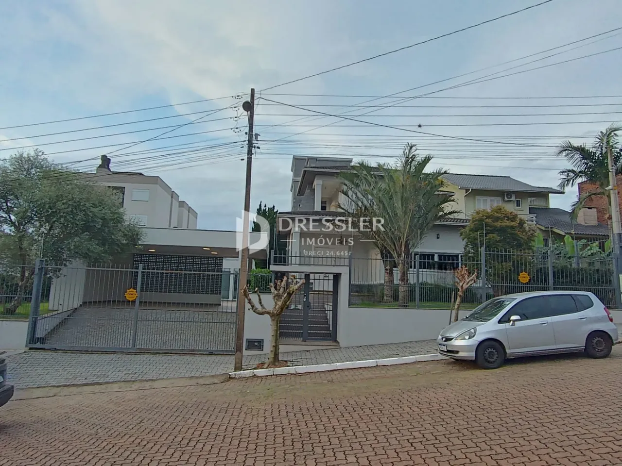 Vista da fachada de uma residência em Lajeado, Brasil.