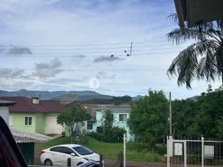 Vista externa de casas e vegetação em Lajeado, Brasil.