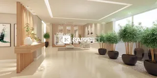 Sala de estar ampla com piso claro e decoração com plantas em um ambiente moderno.