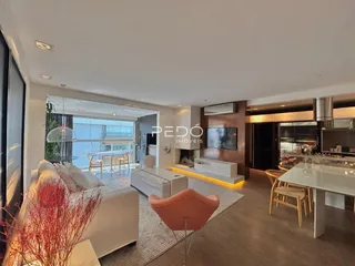 Sala de estar e jantar de um apartamento moderno em Lajeado.